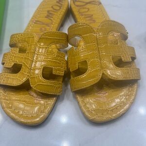 Sam Edelman Bay Sunflower Croc-Embossed Slide Sandals in Yellow size 8